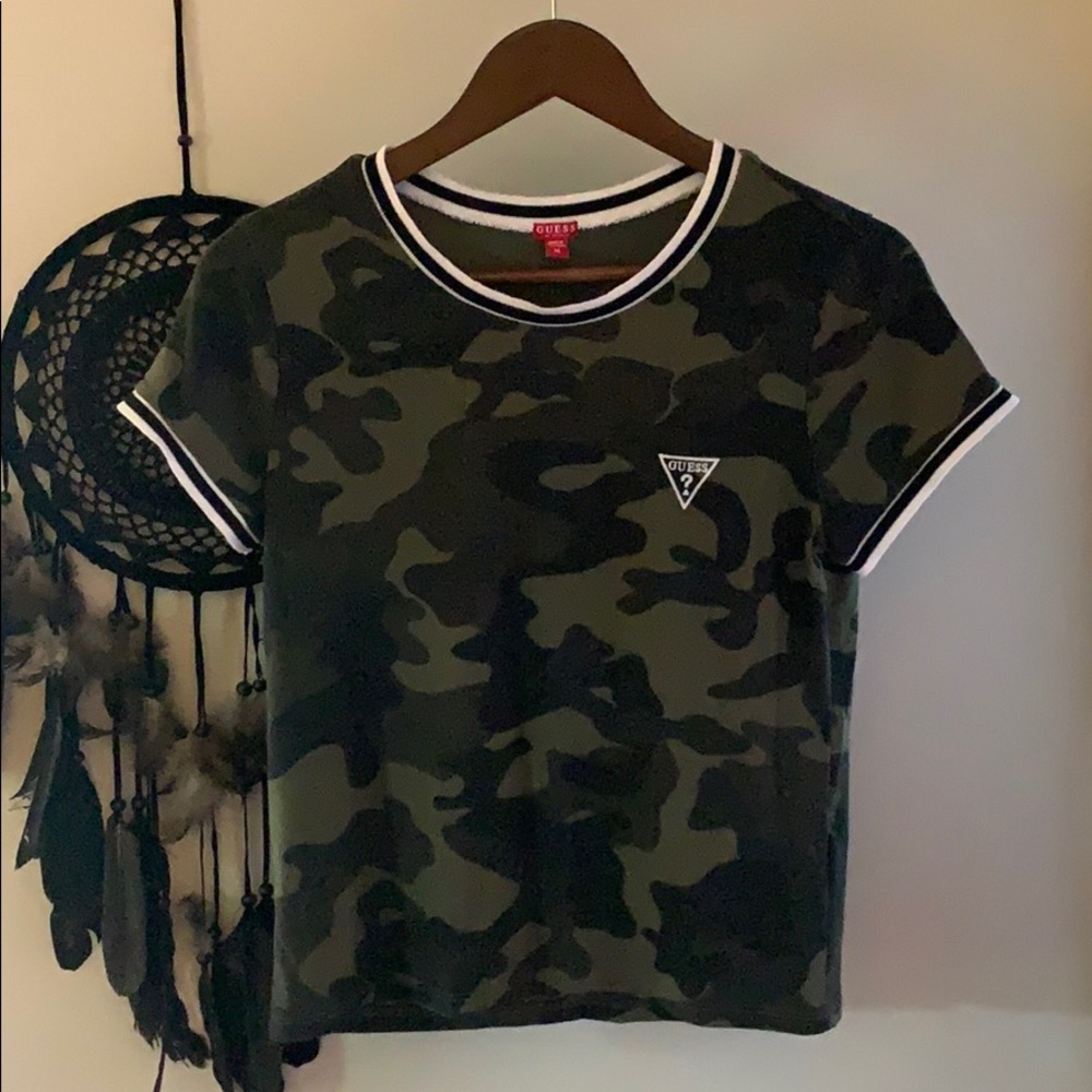 Camo Guess tshirt